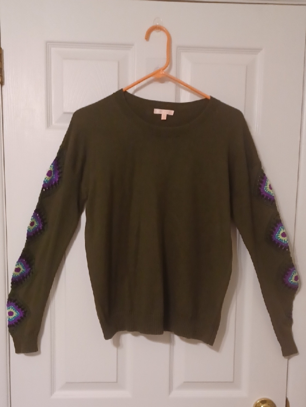 Lisa Todd Sz M, Olive Green Sweater with Embroidered Sleeve Medallions